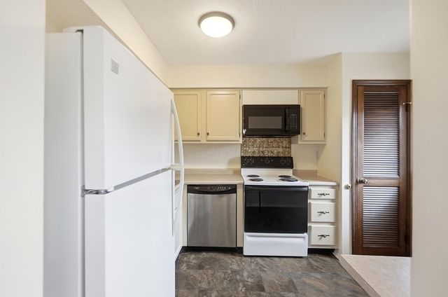 501 Clairbrook Avenue, JG8, Columbus, OH 43228