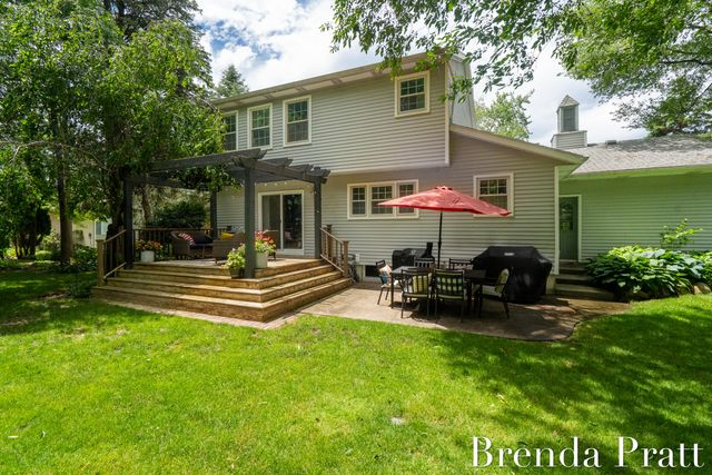 5274 Crooked Pine Drive SW, Grandville, MI 49418