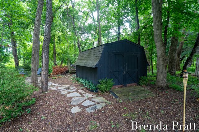 5274 Crooked Pine Drive SW, Grandville, MI 49418