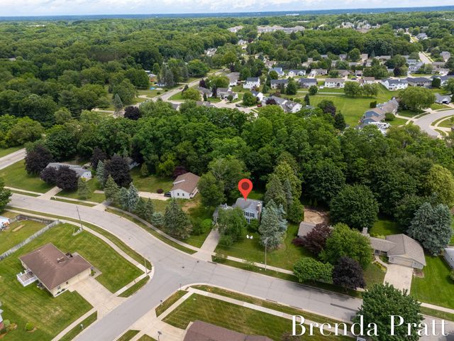 5274 Crooked Pine Drive SW, Grandville, MI 49418