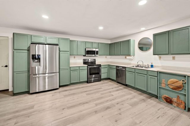 425 Lake Branch Road, Clever, MO 65631