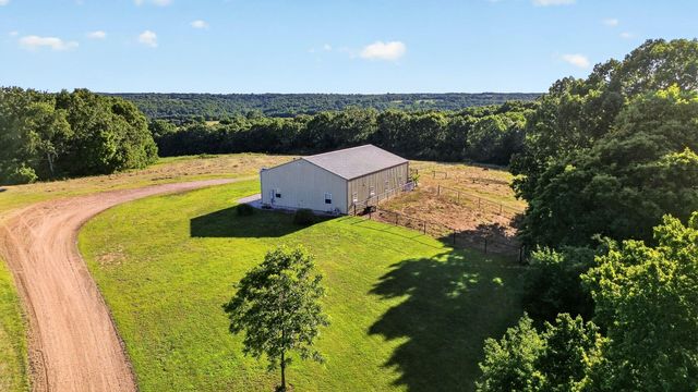425 Lake Branch Road, Clever, MO 65631