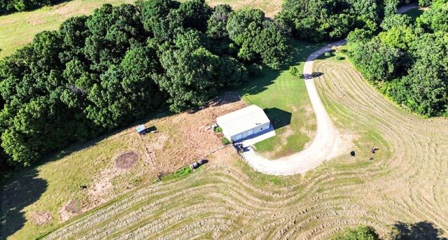 425 Lake Branch Road, Clever, MO 65631