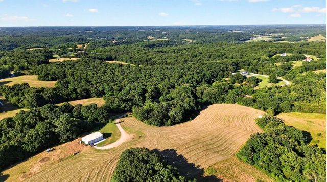 425 Lake Branch Road, Clever, MO 65631