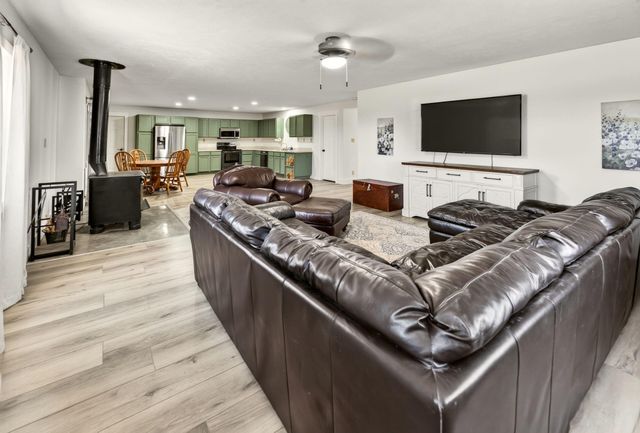 425 Lake Branch Road, Clever, MO 65631