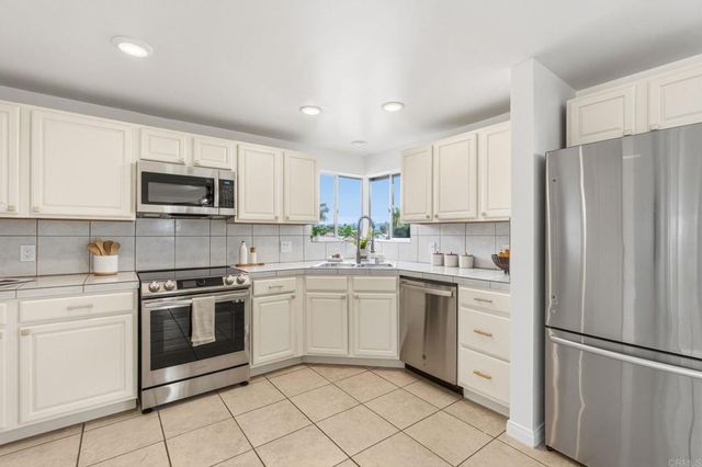 2029 Ginny Lane, Escondido, CA 92025