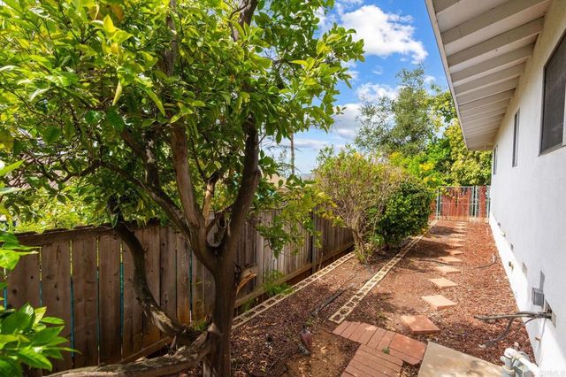 2029 Ginny Lane, Escondido, CA 92025