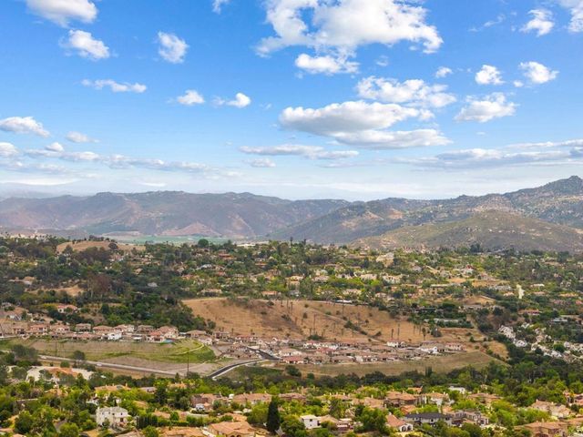 2029 Ginny Lane, Escondido, CA 92025