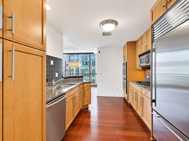 21 E HURON Street 1802, Chicago, IL 60611