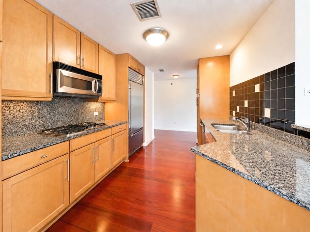 21 E HURON Street 1802, Chicago, IL 60611