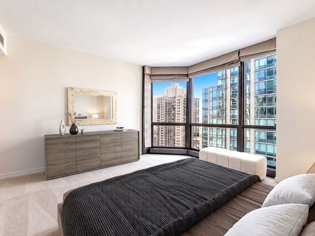 21 E HURON Street 1802, Chicago, IL 60611