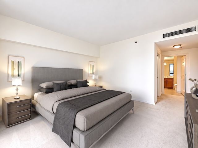 21 E HURON Street 1802, Chicago, IL 60611