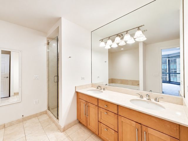 21 E HURON Street 1802, Chicago, IL 60611