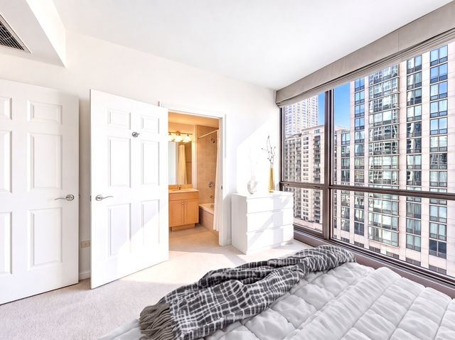 21 E HURON Street 1802, Chicago, IL 60611