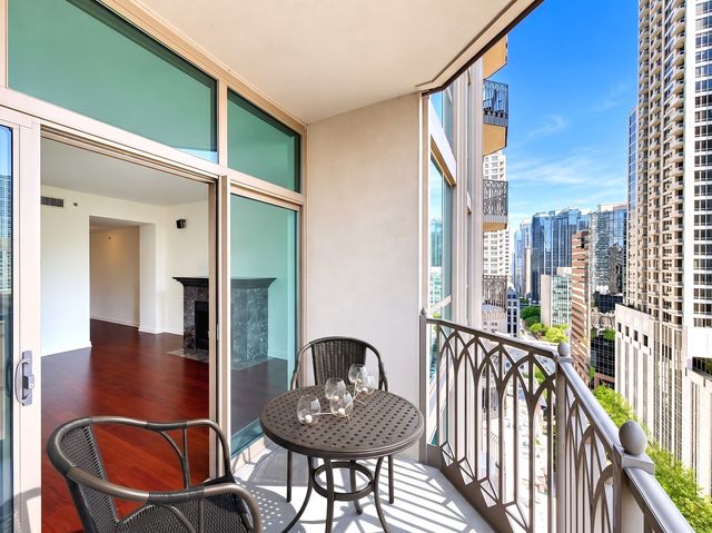 21 E HURON Street 1802, Chicago, IL 60611