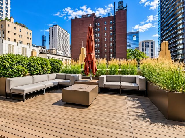 21 E HURON Street 1802, Chicago, IL 60611