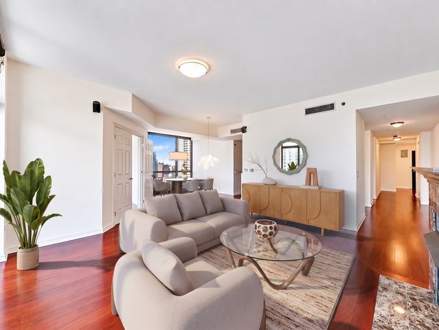 21 E HURON Street 1802, Chicago, IL 60611