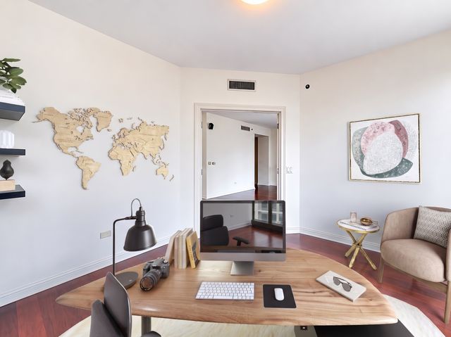 21 E HURON Street 1802, Chicago, IL 60611