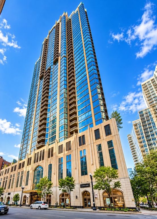 21 E HURON Street 1802, Chicago, IL 60611
