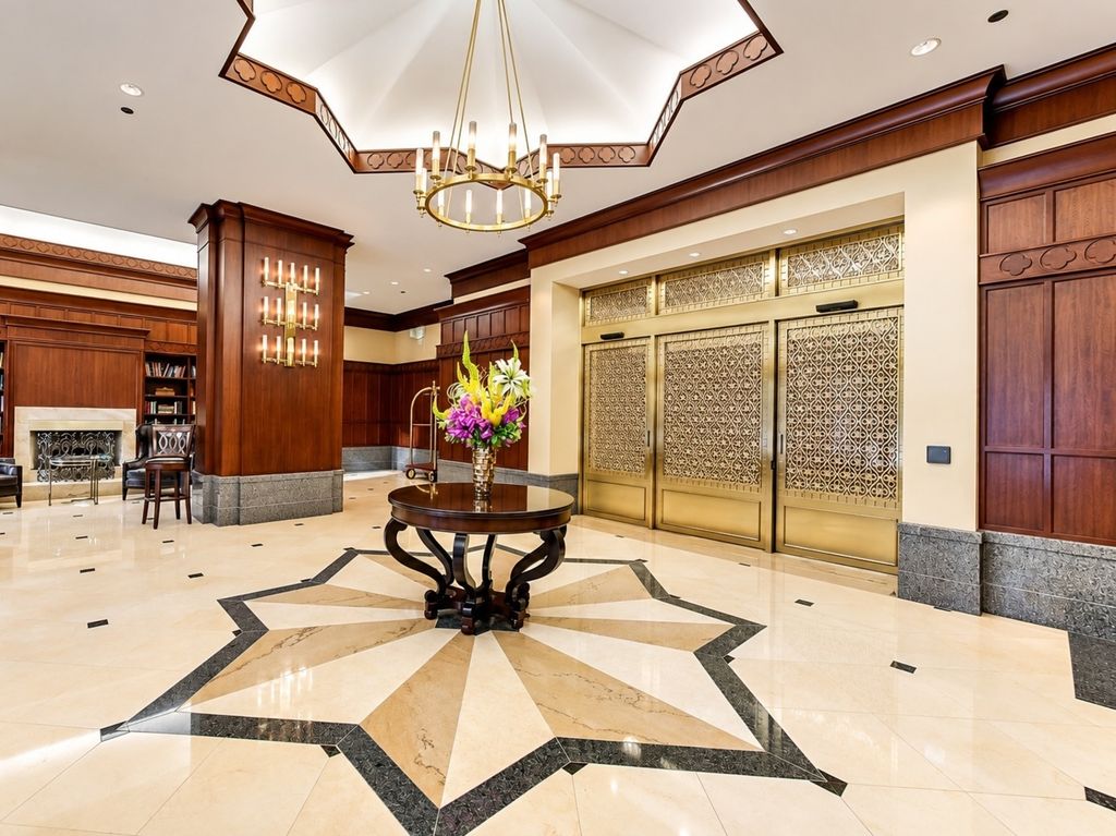 21 E HURON Street 1802, Chicago, IL 60611 — photo 2