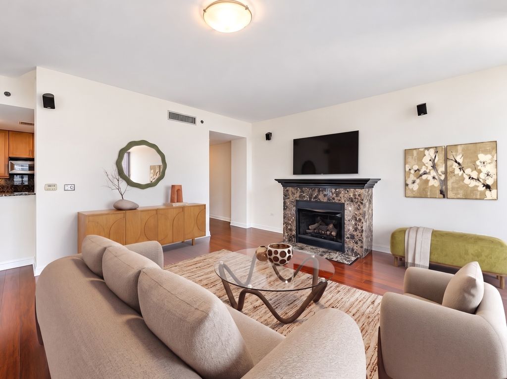 21 E HURON Street 1802, Chicago, IL 60611 — photo 5