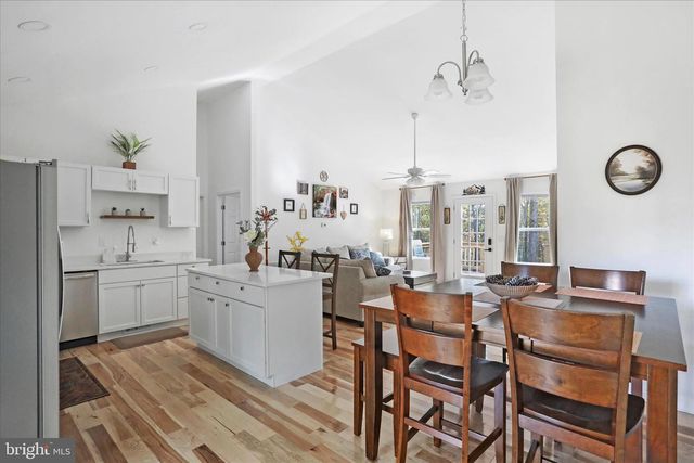 598 CRAB APPLE RD, Mt Jackson, VA 22842