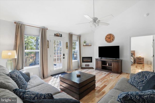 598 CRAB APPLE RD, Mt Jackson, VA 22842