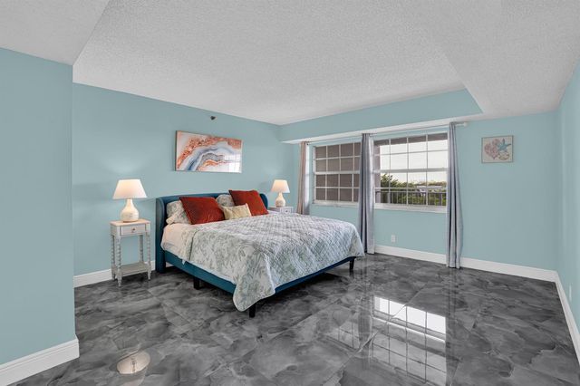 4015 W PALM AIRE Drive 704, Pompano Beach, FL 33069