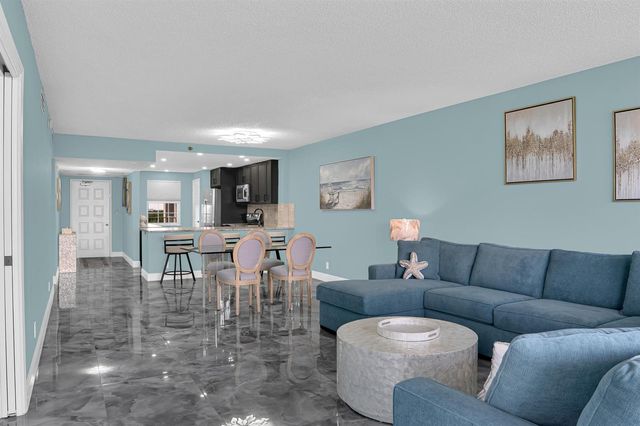 4015 W PALM AIRE Drive 704, Pompano Beach, FL 33069