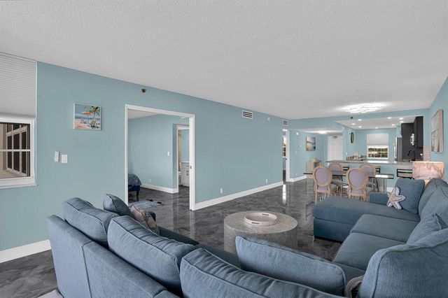 4015 W PALM AIRE Drive 704, Pompano Beach, FL 33069