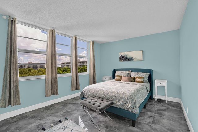 4015 W PALM AIRE Drive 704, Pompano Beach, FL 33069