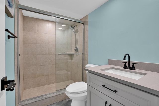 4015 W PALM AIRE Drive 704, Pompano Beach, FL 33069