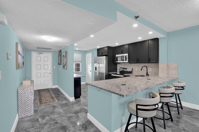 4015 W PALM AIRE Drive 704, Pompano Beach, FL 33069