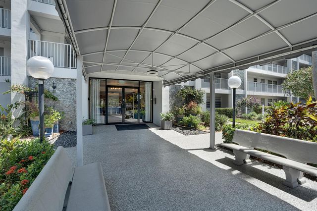 4015 W PALM AIRE Drive 704, Pompano Beach, FL 33069