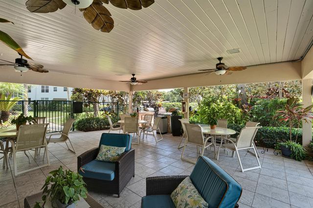 4015 W PALM AIRE Drive 704, Pompano Beach, FL 33069