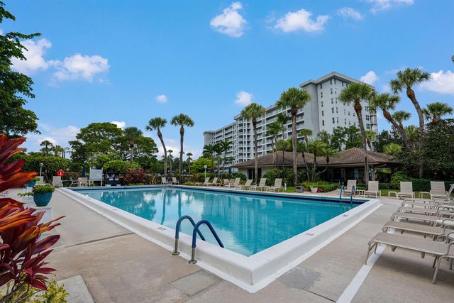 4015 W PALM AIRE Drive 704, Pompano Beach, FL 33069