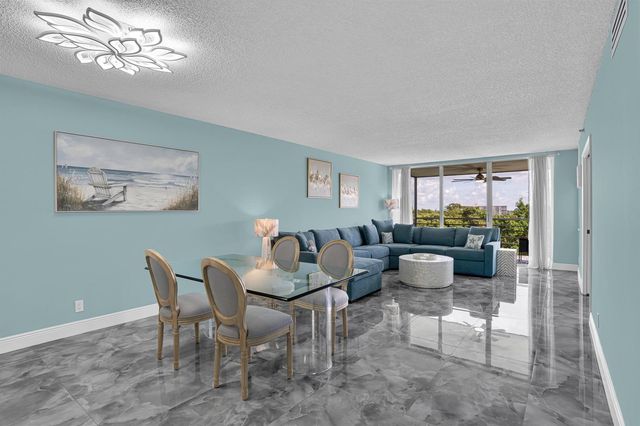 4015 W PALM AIRE Drive 704, Pompano Beach, FL 33069