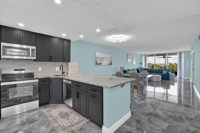 4015 W PALM AIRE Drive 704, Pompano Beach, FL 33069