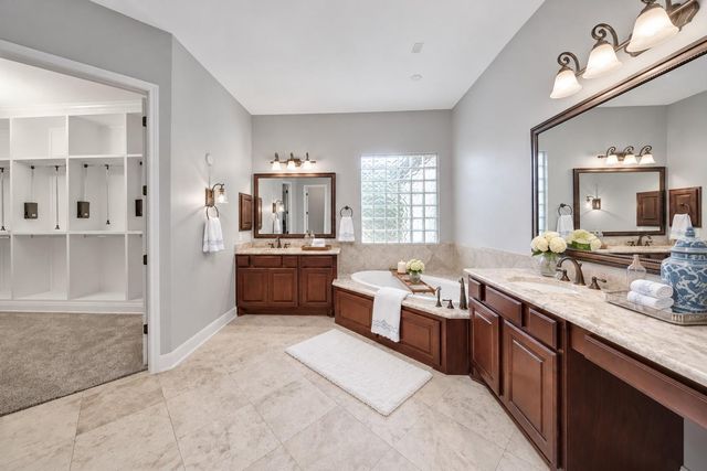 110 Pickerel Point, Montgomery, TX 77316
