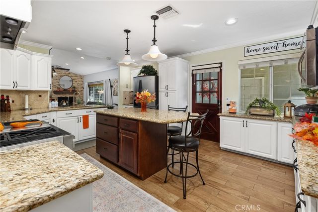 611 E Foothill Blvd, Glendora, CA 91741