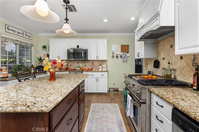 611 E Foothill Blvd, Glendora, CA 91741