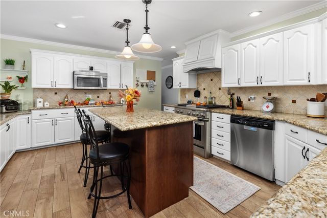 611 E Foothill Blvd, Glendora, CA 91741