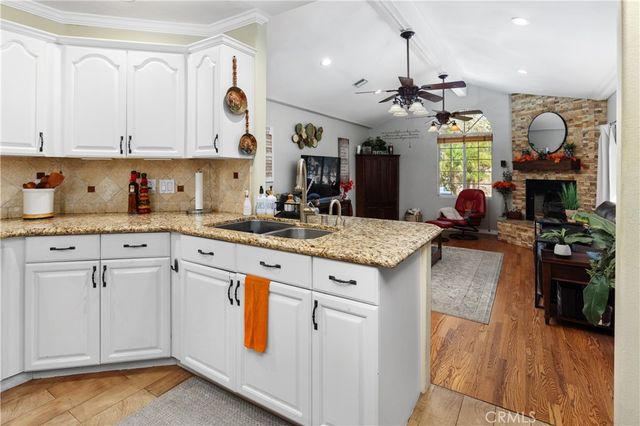 611 E Foothill Blvd, Glendora, CA 91741