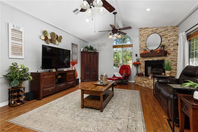 611 E Foothill Blvd, Glendora, CA 91741