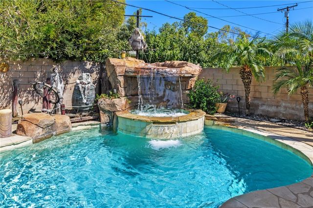 611 E Foothill Blvd, Glendora, CA 91741