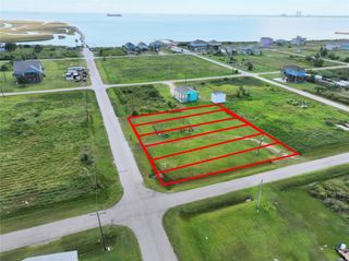 915 17th Street, Port Bolivar, TX 77650