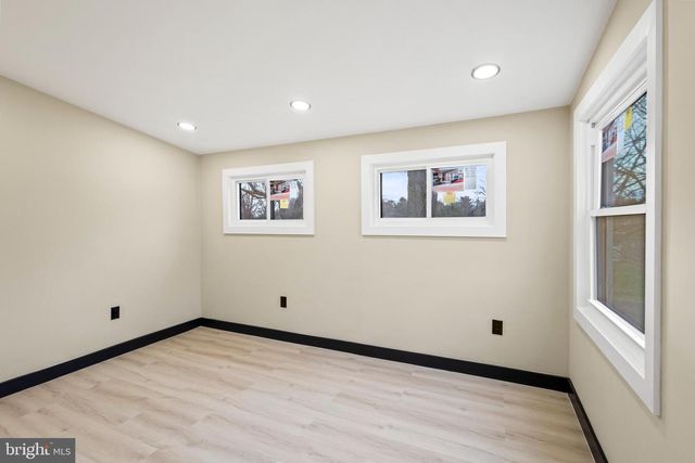 12 Manor Ln N, Yardley, PA 19067