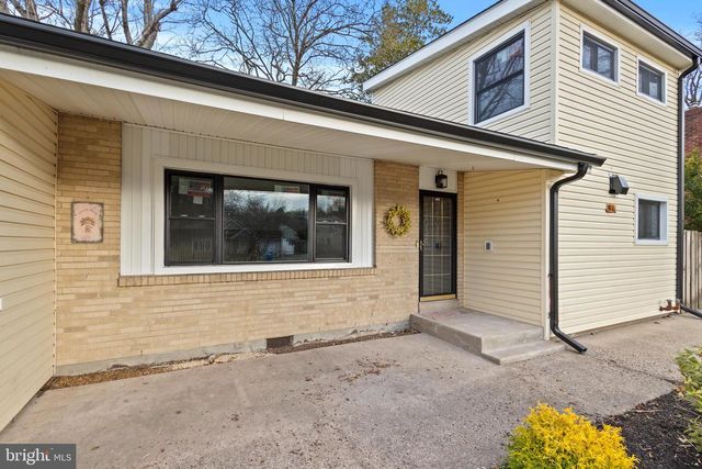 12 Manor Ln N, Yardley, PA 19067