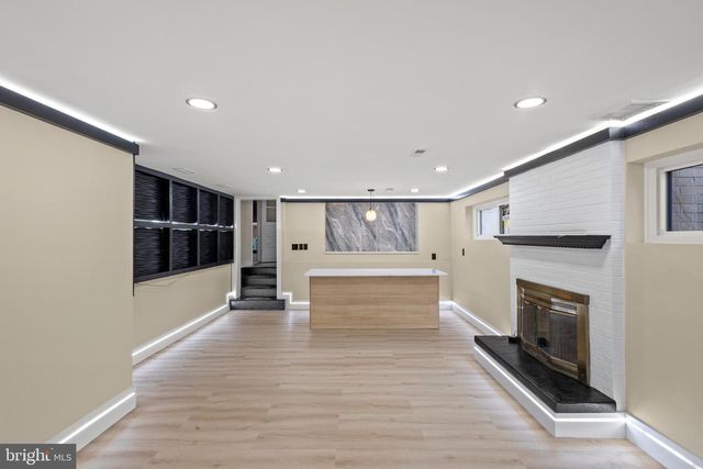 12 Manor Ln N, Yardley, PA 19067
