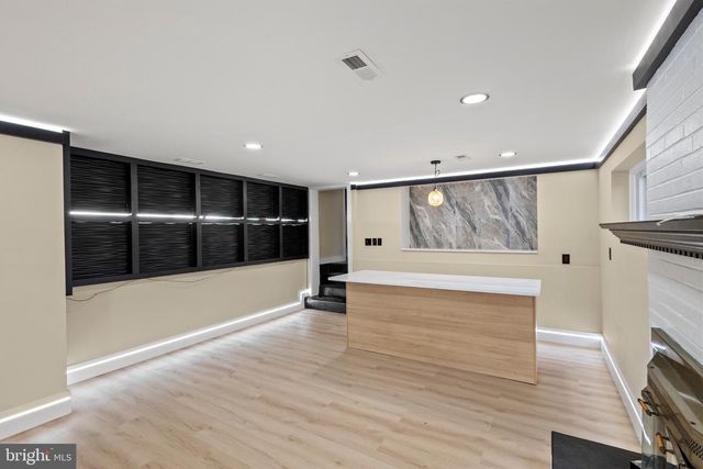 12 Manor Ln N, Yardley, PA 19067